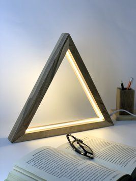 Настольный дизайнерский светильник "Triangle" ADT фото